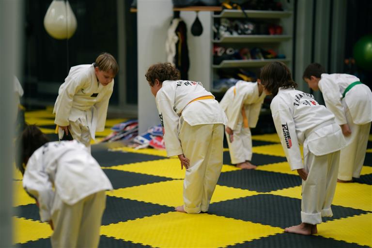 TAEKWONDO ANTRENMANLARININ ÇOCUKLARA FAYDALARI VE ÖNEMI.