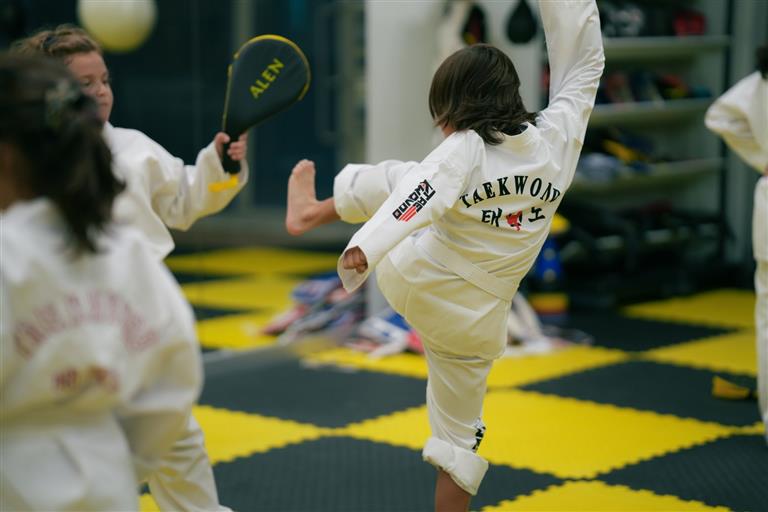 TAEKWONDO NEDIR? TARIHI, TEKNIKLERI VE FAYDALARI.